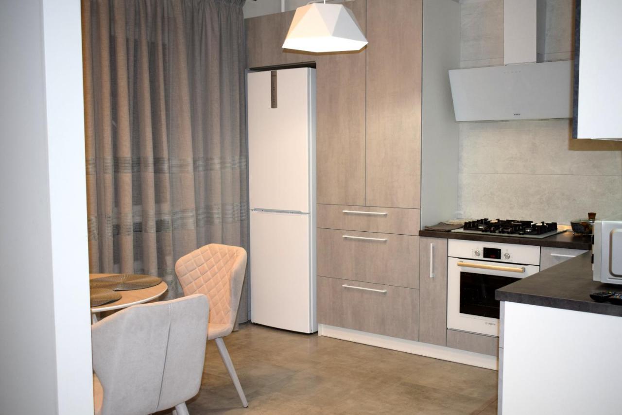 Apartment On Volodymyra Stelmakha 1B Rivne Buitenkant foto